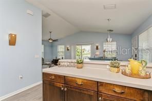 В аренду: $3,800 (3 спален, 2 ванн, 1056 Квадратных фут)