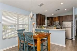 В аренду: $3,800 (3 спален, 2 ванн, 1056 Квадратных фут)