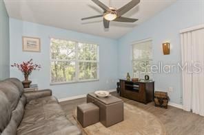 В аренду: $3,800 (3 спален, 2 ванн, 1056 Квадратных фут)