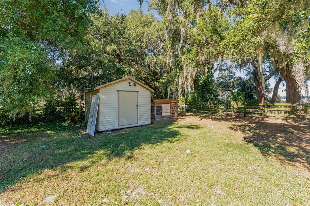 For Sale: $385,000 (2 beds, 1 baths, 820 Square Feet)