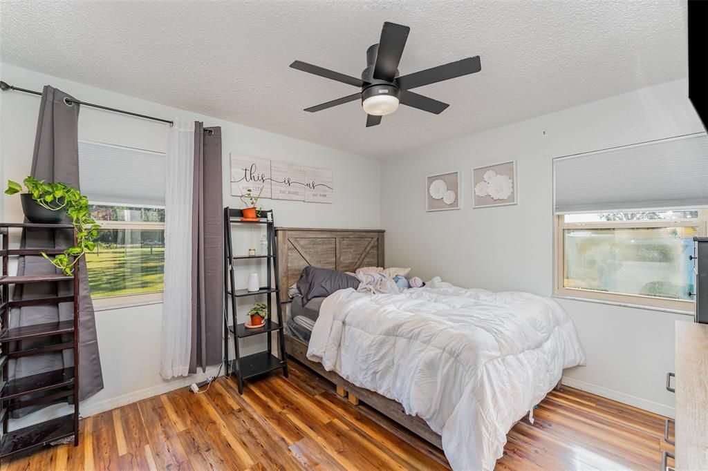 For Sale: $385,000 (2 beds, 1 baths, 820 Square Feet)