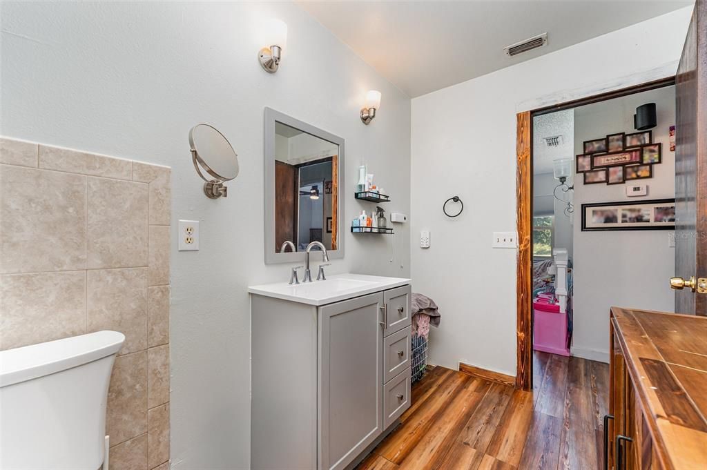 For Sale: $385,000 (2 beds, 1 baths, 820 Square Feet)