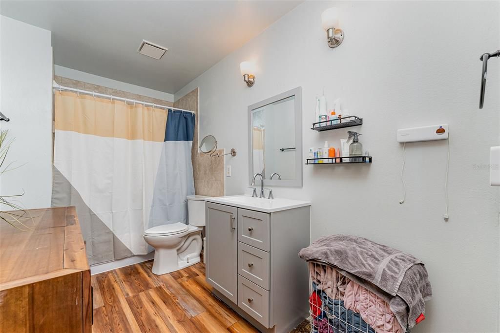 For Sale: $385,000 (2 beds, 1 baths, 820 Square Feet)