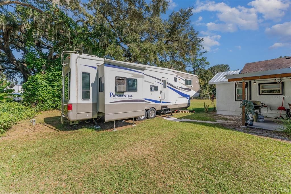 For Sale: $385,000 (2 beds, 1 baths, 820 Square Feet)