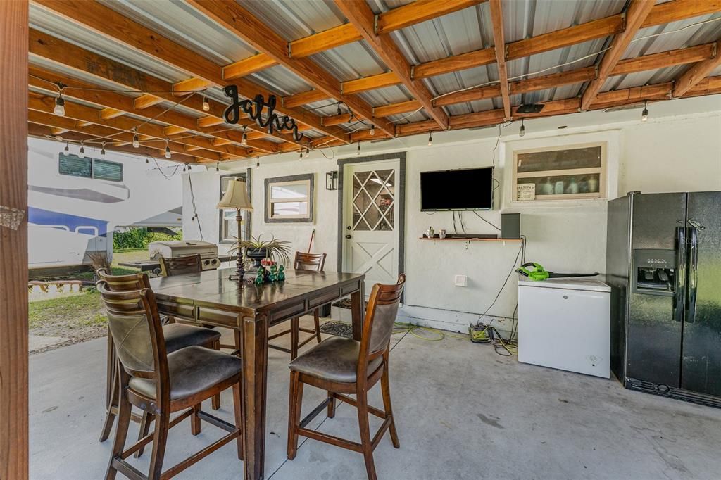 For Sale: $385,000 (2 beds, 1 baths, 820 Square Feet)