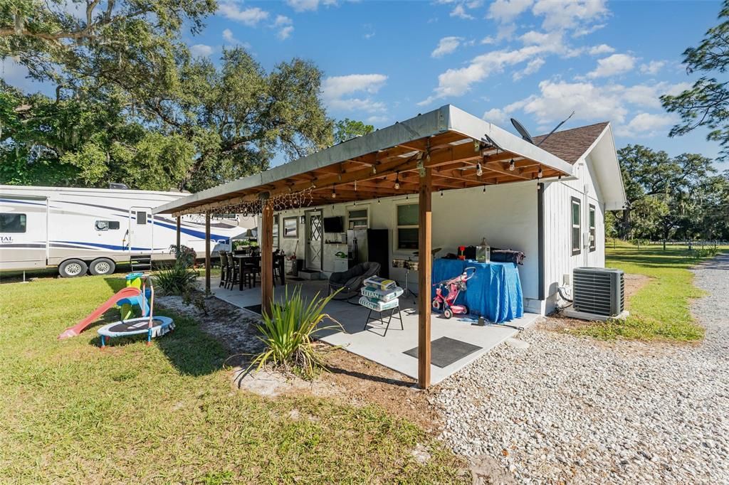 For Sale: $385,000 (2 beds, 1 baths, 820 Square Feet)