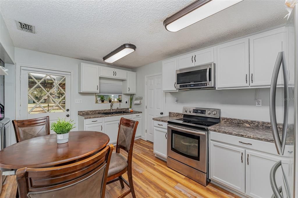 For Sale: $385,000 (2 beds, 1 baths, 820 Square Feet)