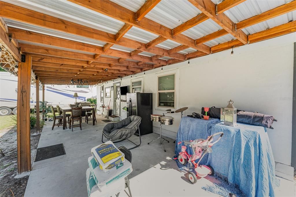 For Sale: $385,000 (2 beds, 1 baths, 820 Square Feet)