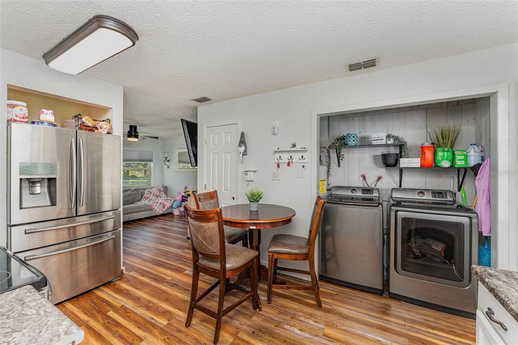 For Sale: $385,000 (2 beds, 1 baths, 820 Square Feet)