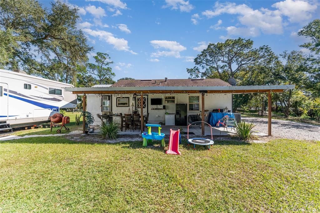 For Sale: $385,000 (2 beds, 1 baths, 820 Square Feet)