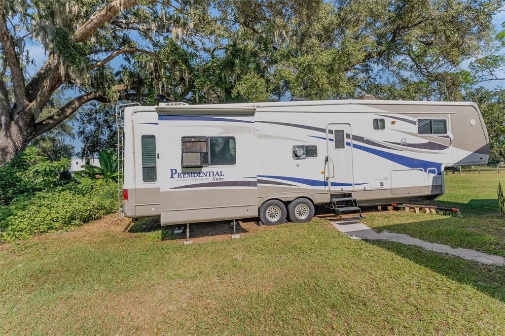 For Sale: $385,000 (2 beds, 1 baths, 820 Square Feet)