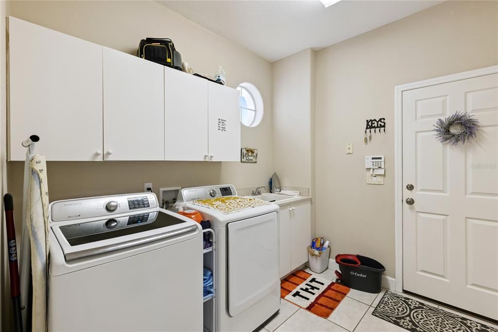 待售: $799,000 (4 贝兹, 2 浴室, 2708 平方英尺)