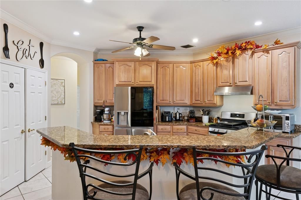 待售: $799,000 (4 贝兹, 2 浴室, 2708 平方英尺)