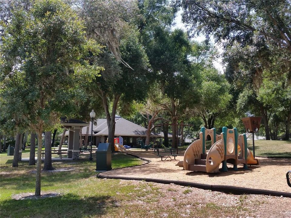 待售: $799,000 (4 贝兹, 2 浴室, 2708 平方英尺)