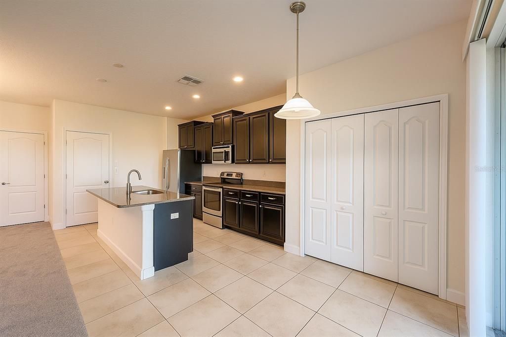 En Renta: $3,000 (5 camas, 3 baños, 3384 Pies cuadrados)