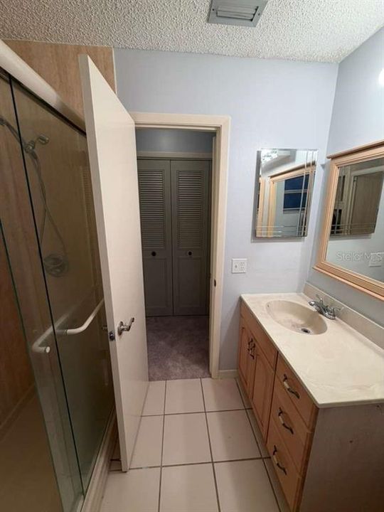 待售: $165,000 (2 贝兹, 2 浴室, 1274 平方英尺)