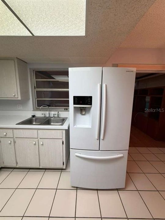 待售: $165,000 (2 贝兹, 2 浴室, 1274 平方英尺)