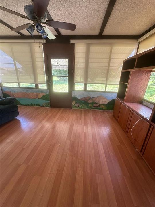 待售: $165,000 (2 贝兹, 2 浴室, 1274 平方英尺)