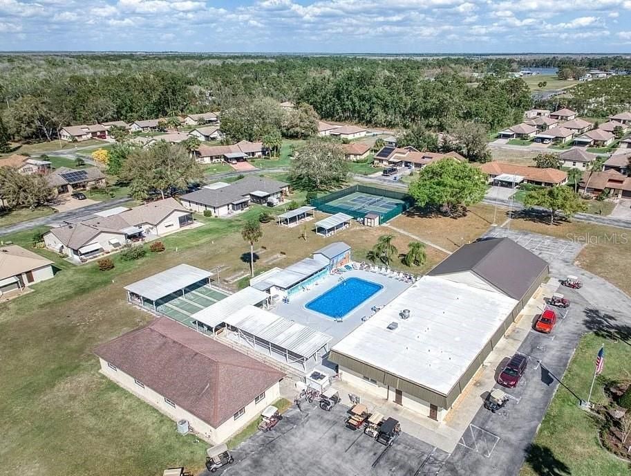 待售: $165,000 (2 贝兹, 2 浴室, 1274 平方英尺)