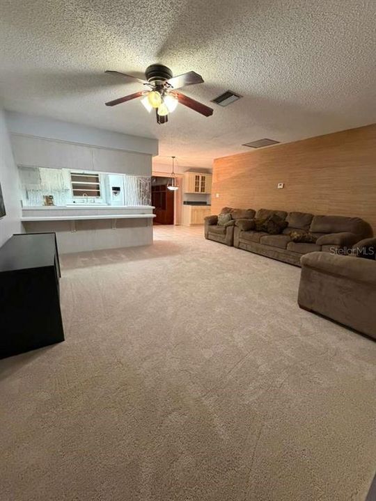 待售: $165,000 (2 贝兹, 2 浴室, 1274 平方英尺)