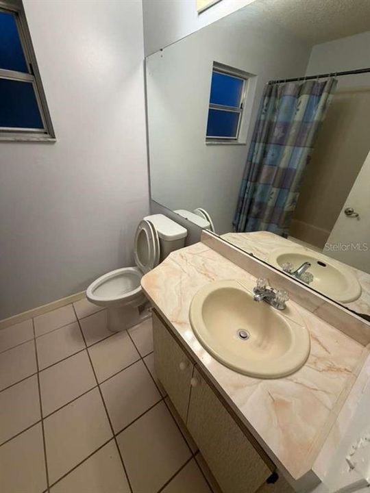 待售: $165,000 (2 贝兹, 2 浴室, 1274 平方英尺)