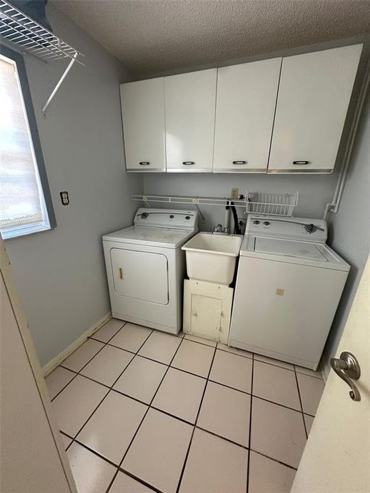 待售: $165,000 (2 贝兹, 2 浴室, 1274 平方英尺)