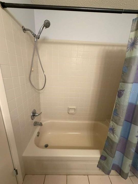 待售: $165,000 (2 贝兹, 2 浴室, 1274 平方英尺)