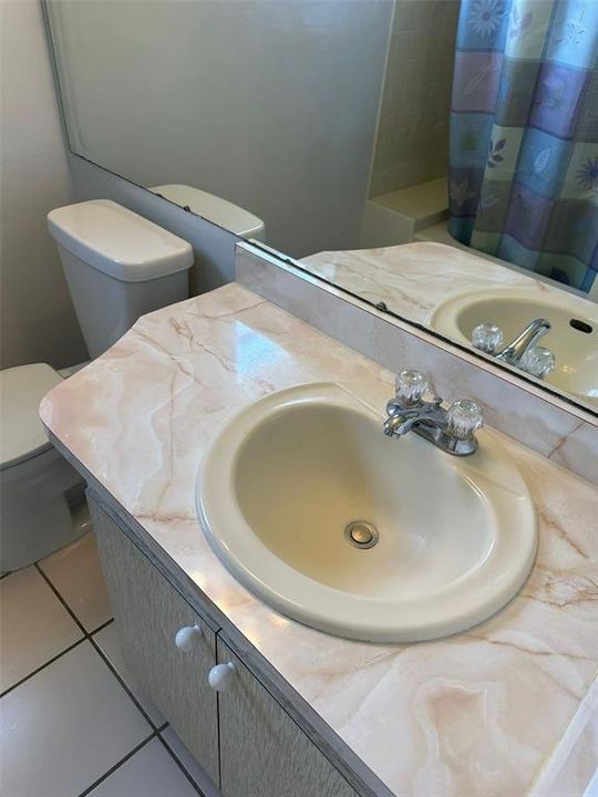 待售: $165,000 (2 贝兹, 2 浴室, 1274 平方英尺)