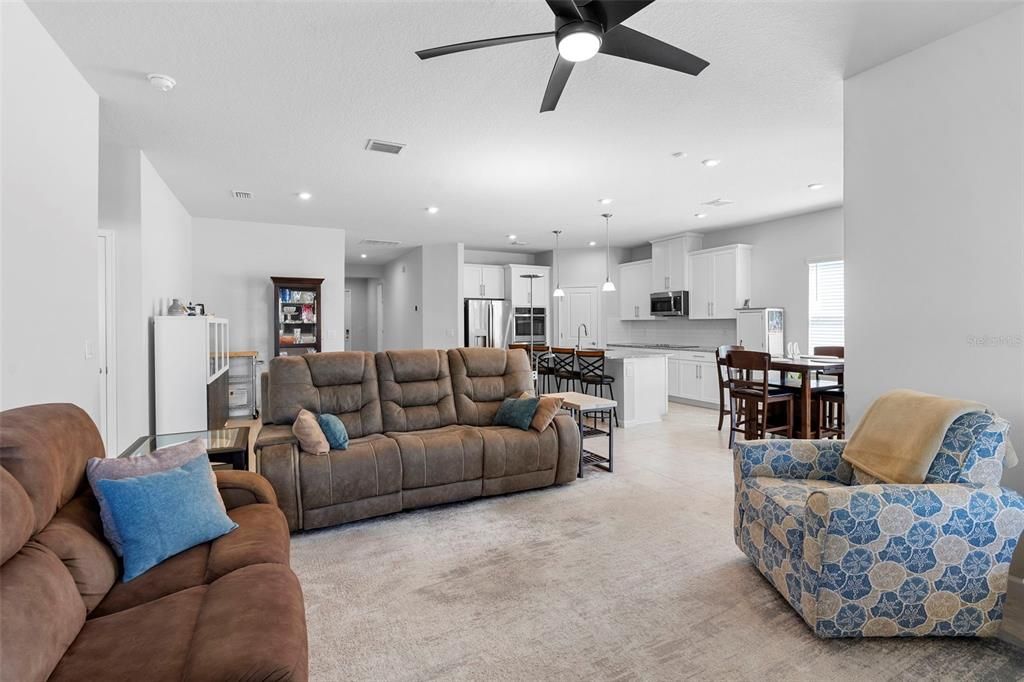 For Sale: $419,900 (4 beds, 2 baths, 1996 Square Feet)