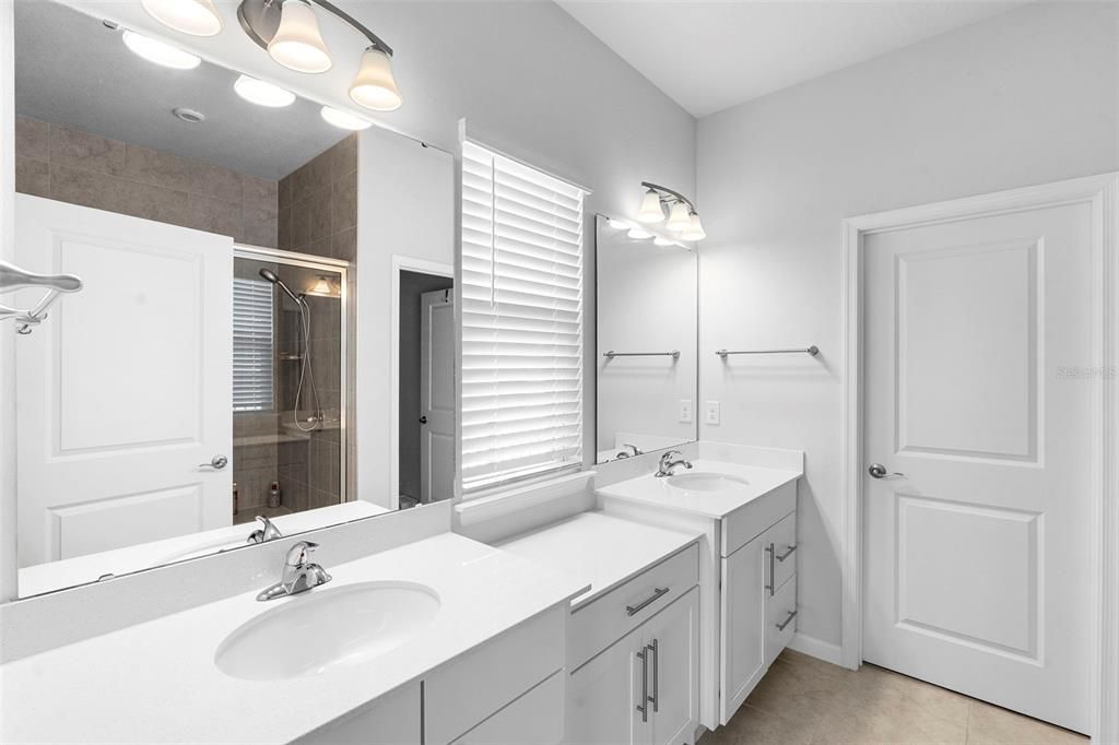 For Sale: $419,900 (4 beds, 2 baths, 1996 Square Feet)