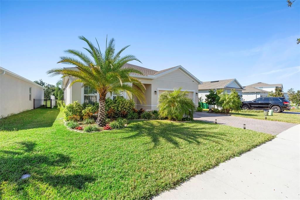 For Sale: $419,900 (4 beds, 2 baths, 1996 Square Feet)