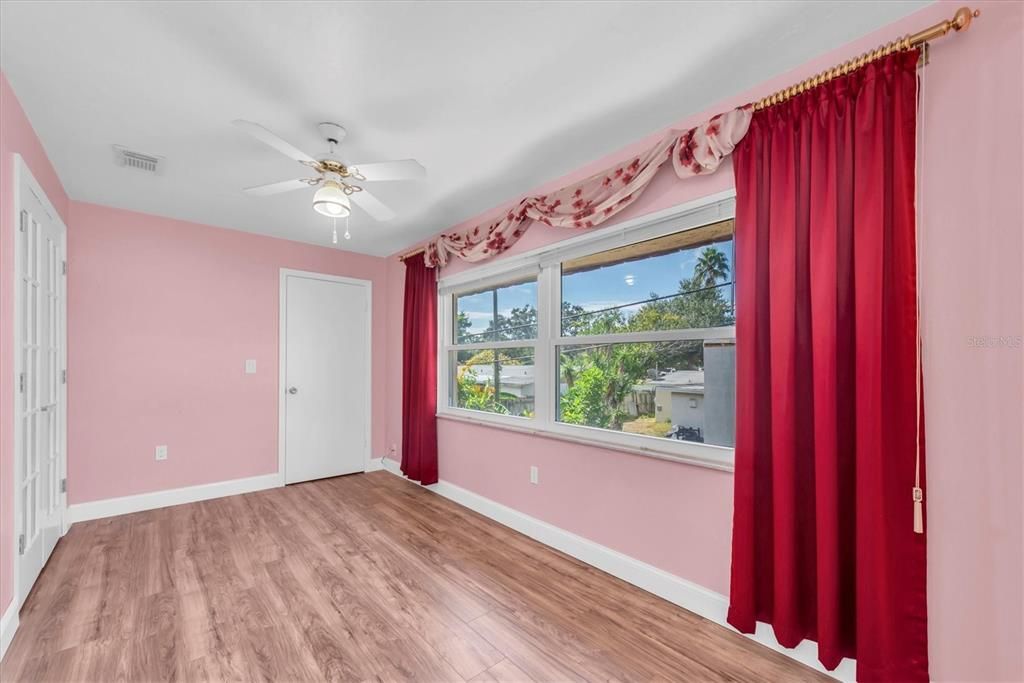 出租: $1,800 (2 贝兹, 2 浴室, 1010 平方英尺)