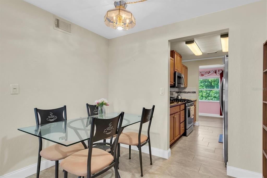 出租: $1,800 (2 贝兹, 2 浴室, 1010 平方英尺)