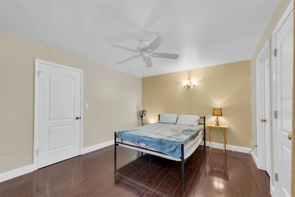 出租: $1,800 (2 贝兹, 2 浴室, 1010 平方英尺)