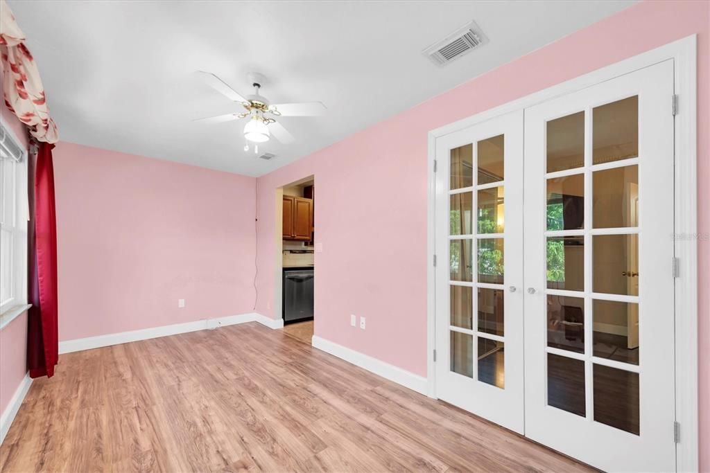 出租: $1,800 (2 贝兹, 2 浴室, 1010 平方英尺)