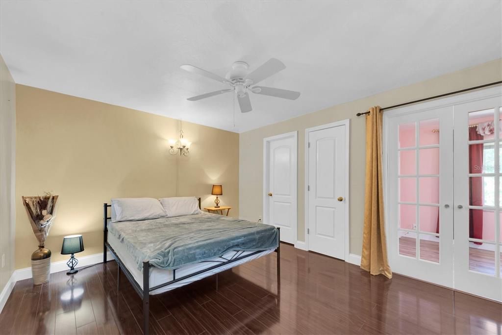 出租: $1,800 (2 贝兹, 2 浴室, 1010 平方英尺)