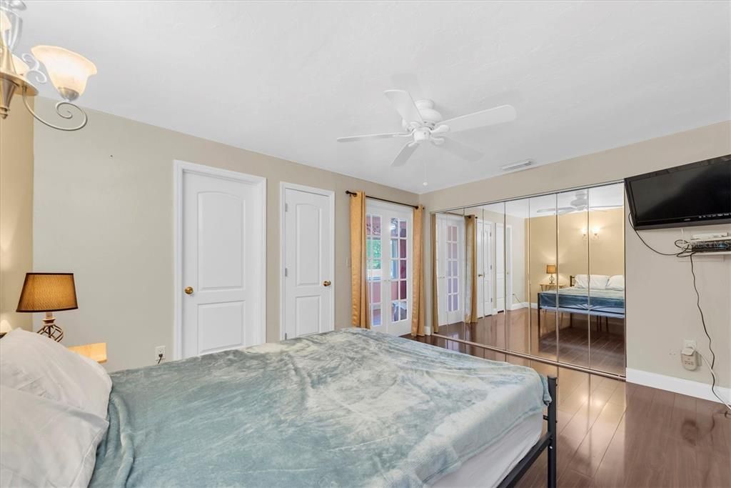 出租: $1,800 (2 贝兹, 2 浴室, 1010 平方英尺)