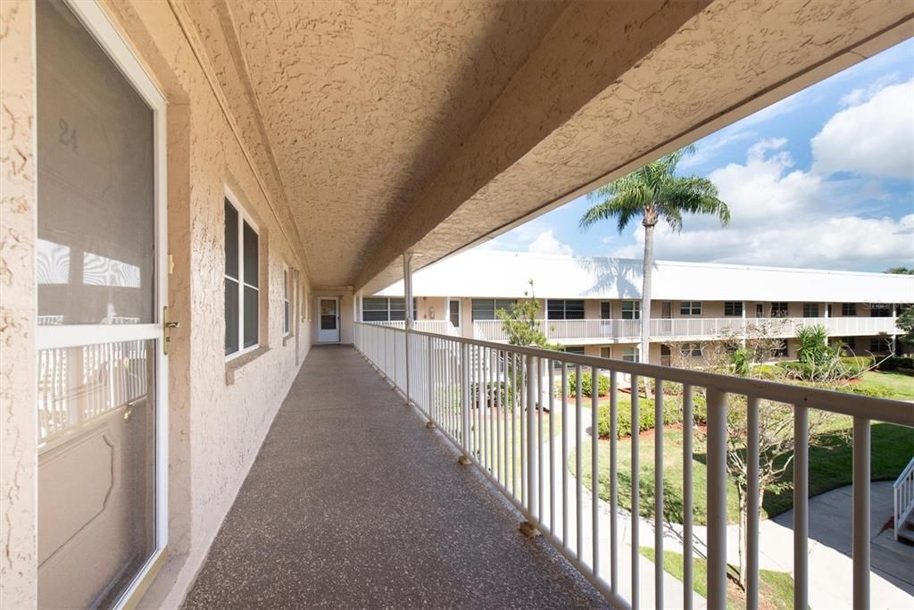 出租: $1,800 (2 贝兹, 2 浴室, 1010 平方英尺)