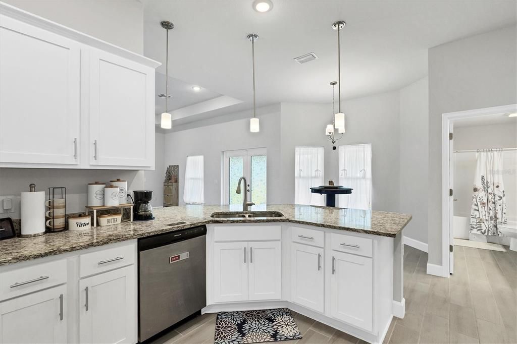 待售: $425,000 (4 贝兹, 3 浴室, 2265 平方英尺)