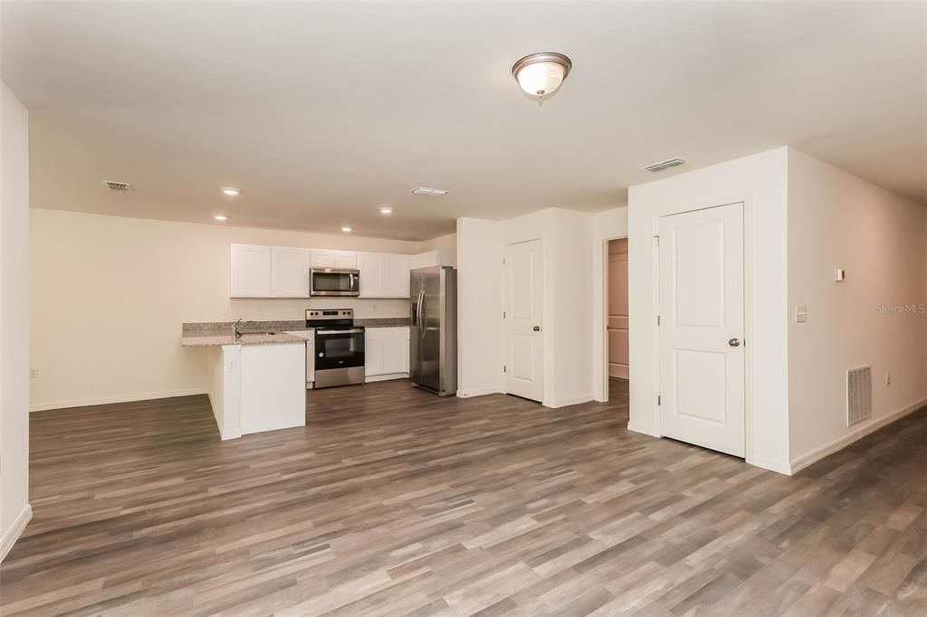 出租: $1,825 (3 贝兹, 2 浴室, 1477 平方英尺)