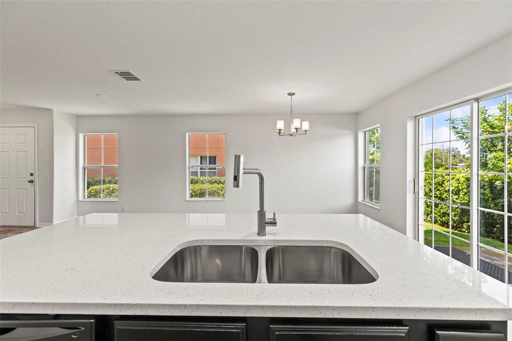 На продажу: $359,900 (4 спален, 3 ванн, 1606 Квадратных фут)