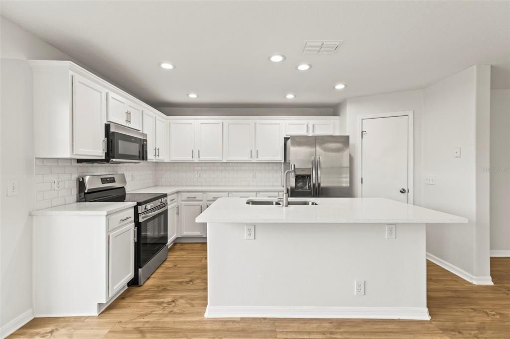 На продажу: $359,900 (4 спален, 3 ванн, 1606 Квадратных фут)