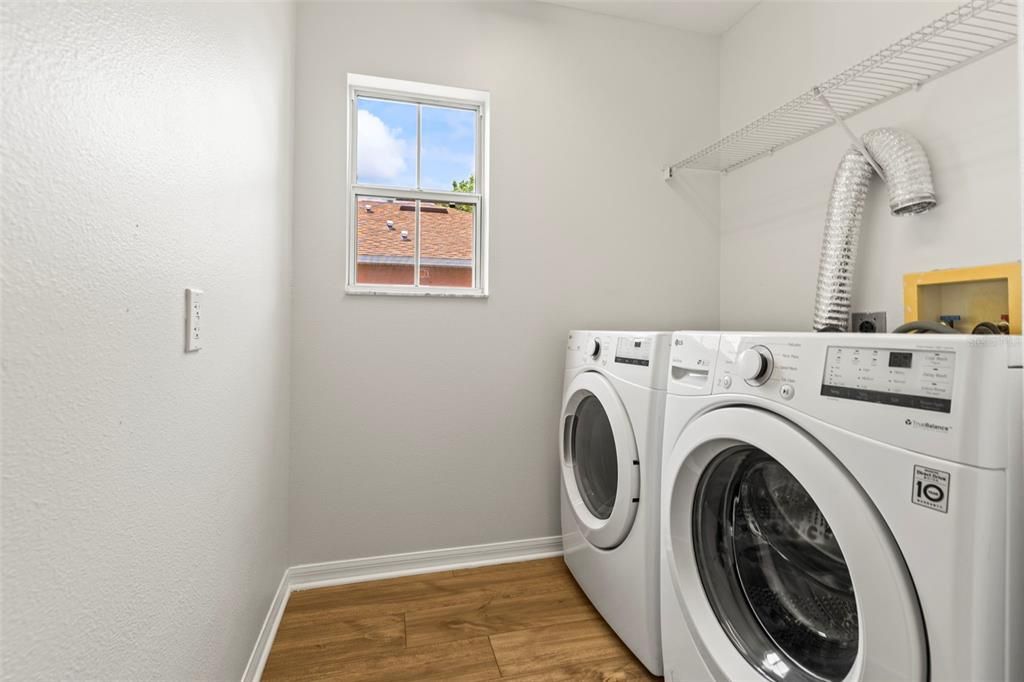 На продажу: $359,900 (4 спален, 3 ванн, 1606 Квадратных фут)