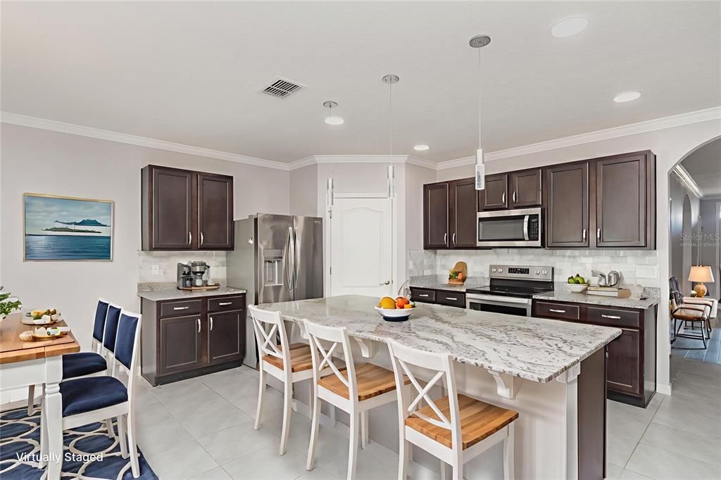 待售: $370,000 (4 贝兹, 2 浴室, 1846 平方英尺)