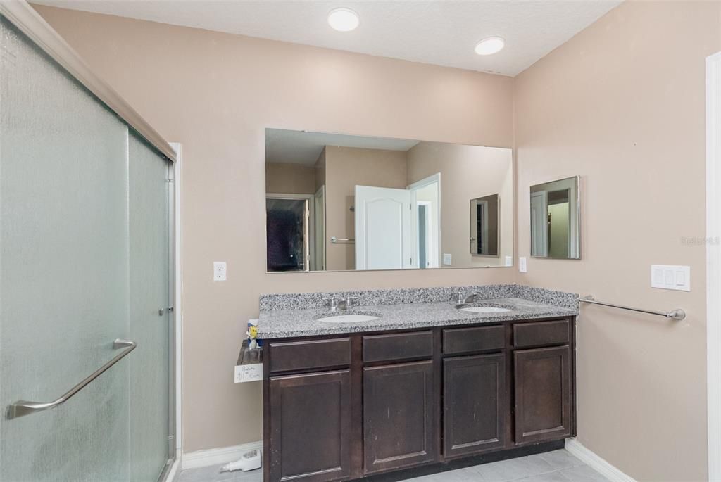 待售: $370,000 (4 贝兹, 2 浴室, 1846 平方英尺)