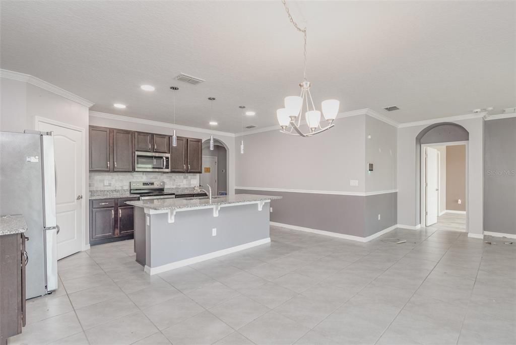 待售: $370,000 (4 贝兹, 2 浴室, 1846 平方英尺)