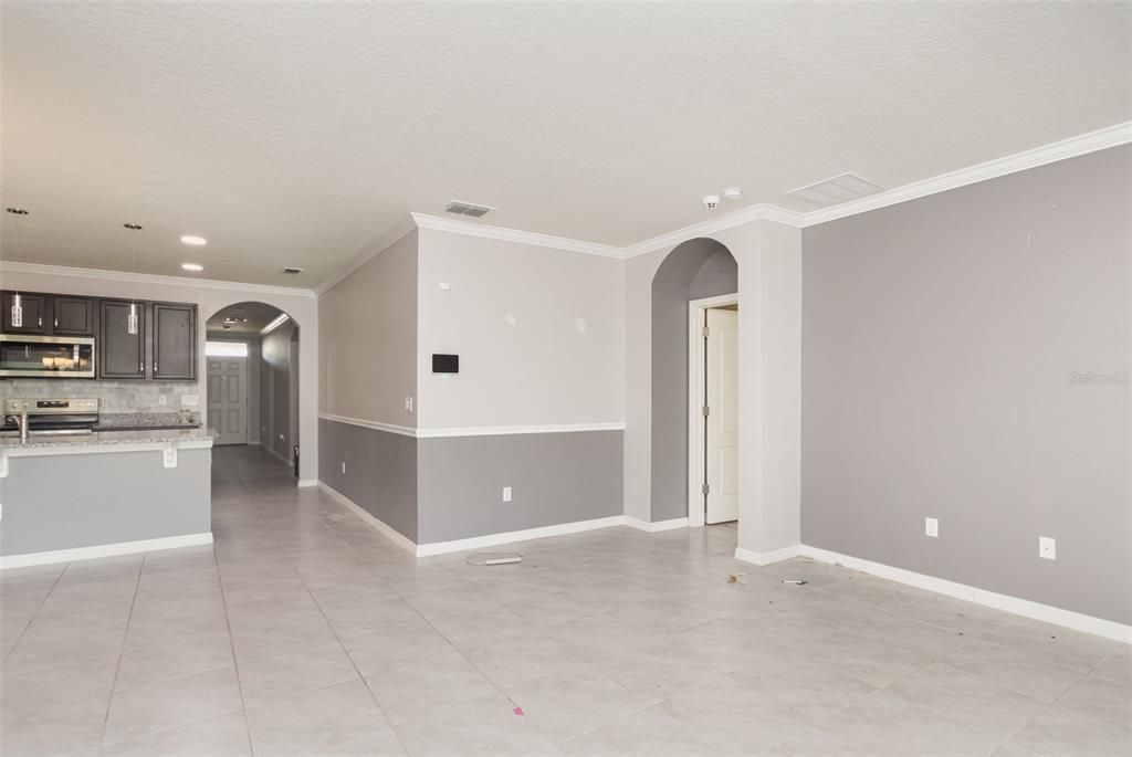 待售: $370,000 (4 贝兹, 2 浴室, 1846 平方英尺)