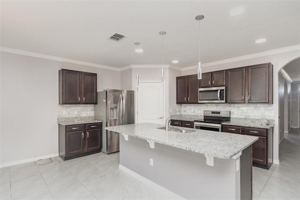 待售: $370,000 (4 贝兹, 2 浴室, 1846 平方英尺)