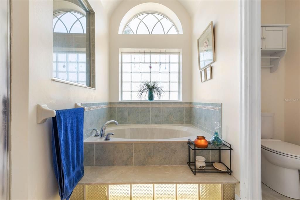 На продажу: $645,000 (4 спален, 2 ванн, 2338 Квадратных фут)