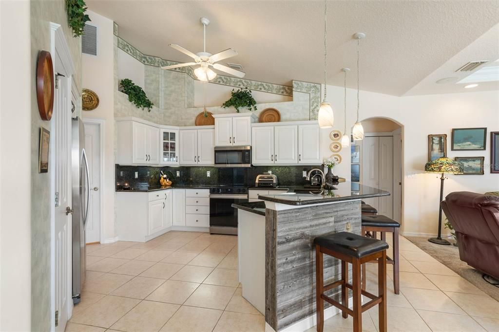 На продажу: $645,000 (4 спален, 2 ванн, 2338 Квадратных фут)